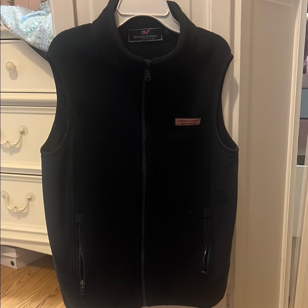 Vineyard Vines Black Fleece Vest Sleeveless Design